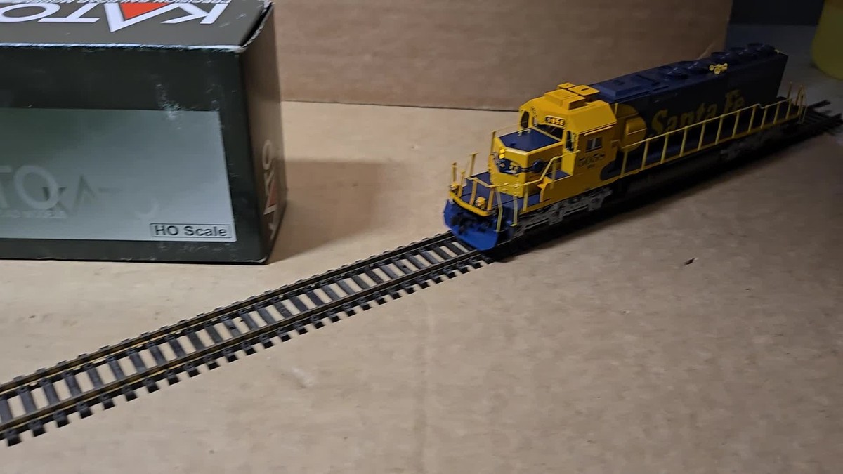 Kato EMD SD40-2 Mid Atchinson Topeka & Santa Fe #5058 37-611 NEW