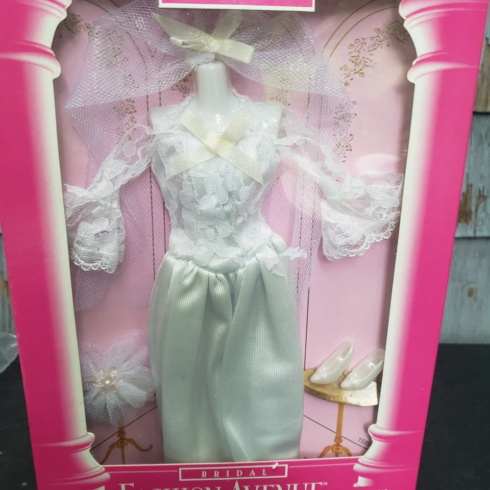 Barbie Fashion Avenue Bridal White Gown W Lace Bows 1996 NEW #15897 - Image 3 of 4