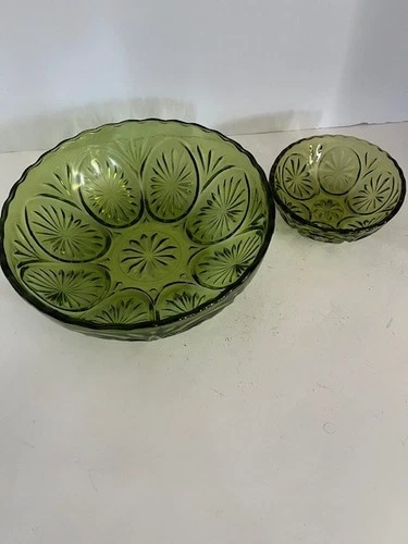 Vintage Anchor Hocking Green Medallion Bowl Set Starburst Pattern 8” And 4.5”