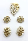 VINTAGE SIGNED TRIFARI SMALL GROUP LOT BRUSH GOLD FAUX PEARL - EARRINGS, BROOCH