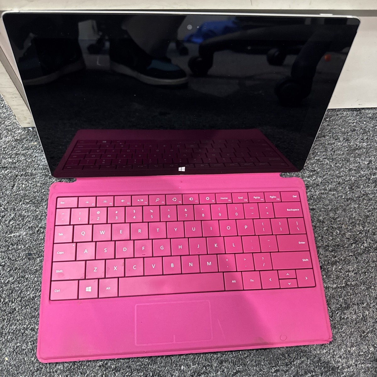 Microsoft Surface 1572 Tablet 32GB Windows RT Untested No Power