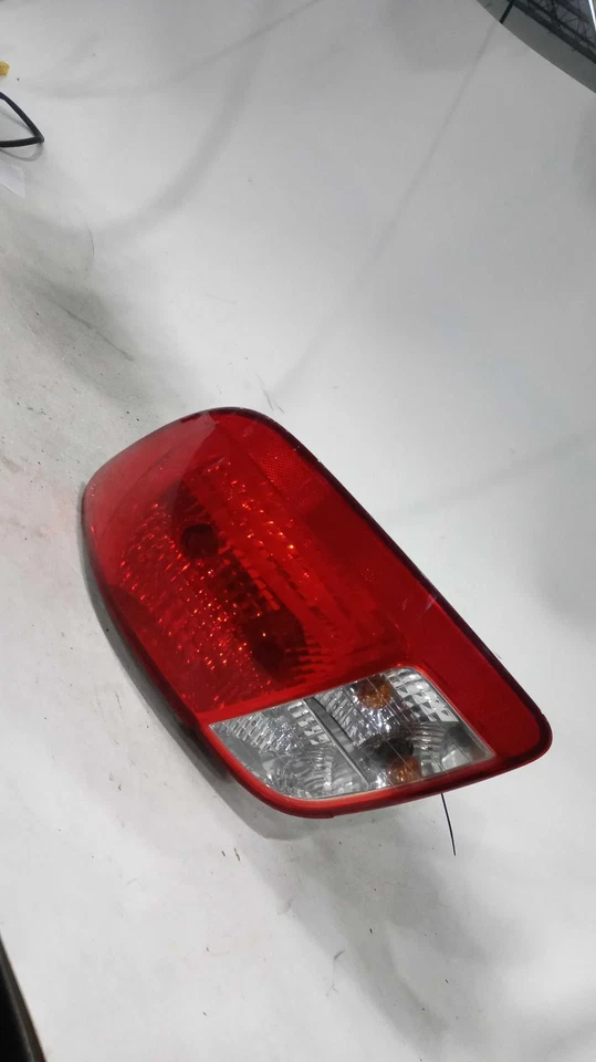 Conjunto de luz trasera derecha usado se adapta a: Kia Rio Sdn 2008 grado derecho A Foto 2 de 4