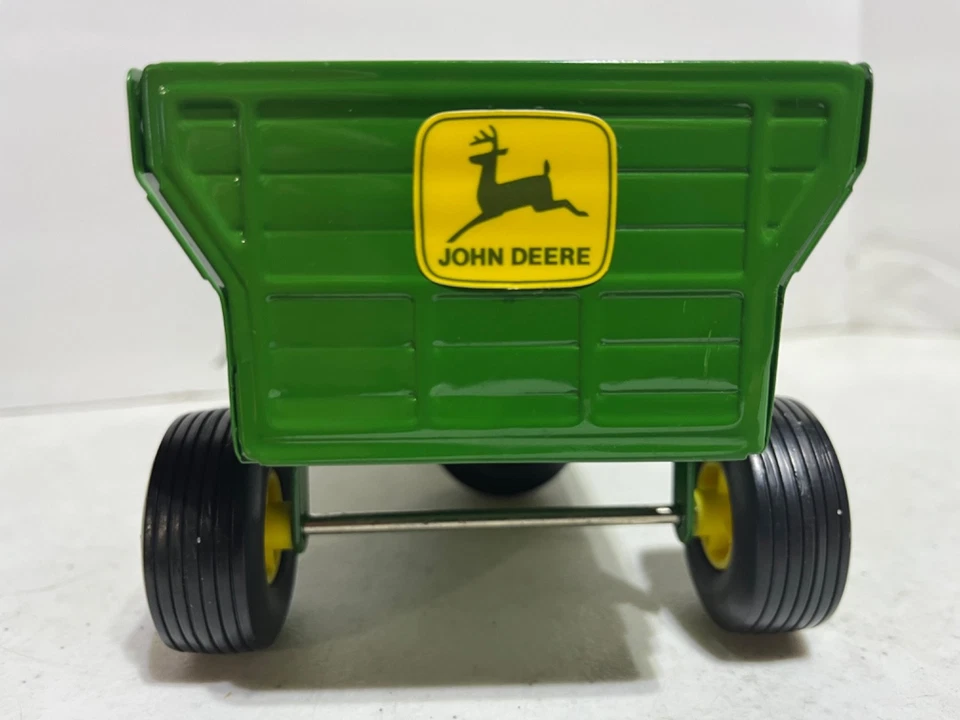 John Deere Flarebox Wagon w Balloon Tires & Deere Decals 1/16 by Ertl - Image 4 of 4