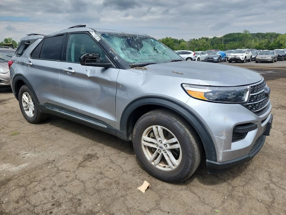 Used Rear Left Door Assembly Rear Side fits: 2022 Ford Explorer privacy tint gla - Image 4 of 4