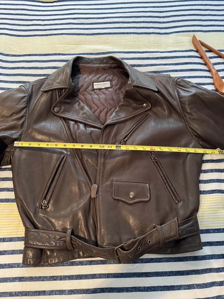 Chaqueta de cuero vintage Armani aviador forrada para hombre. Talla 40 Foto 3 de 4