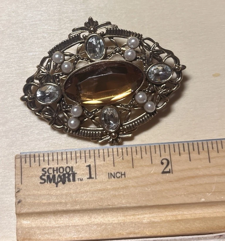 Broche vintage de filigrana Avon fantasía ámbar estrás imitación perlas detalles prendedor Foto 3 de 3