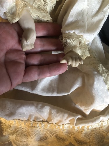 Vintage Porcelain And Stuffed Baby Doll With Dress And Hat Blue Eyes - Picture 3 of 7