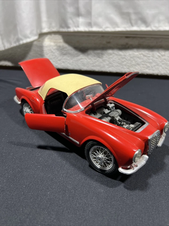 BURAGO 1/18 LANCIA AURELIA B24 ARAÑA CON TAPA BLANDA BLANCA EXTRAÍBLE Foto 2 de 4