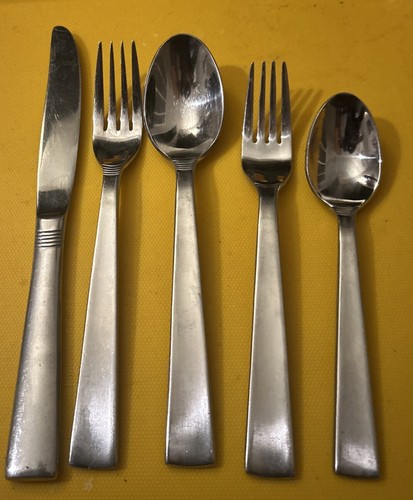 24 Pc Hampton Silversmith RADIANCE Stainless Mixed Flatware Knives Spoons Forks - Picture 4 of 9