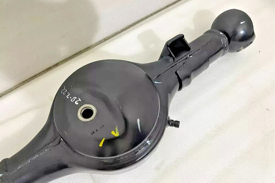 OEM SUZUKI SAMURAI 85-95 COMPLETE FRONT AXLE HOUSING KIT