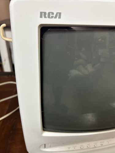RCA t13017wh white 13” TV Vintage w/remote 1995. READ - Picture 2 of 9