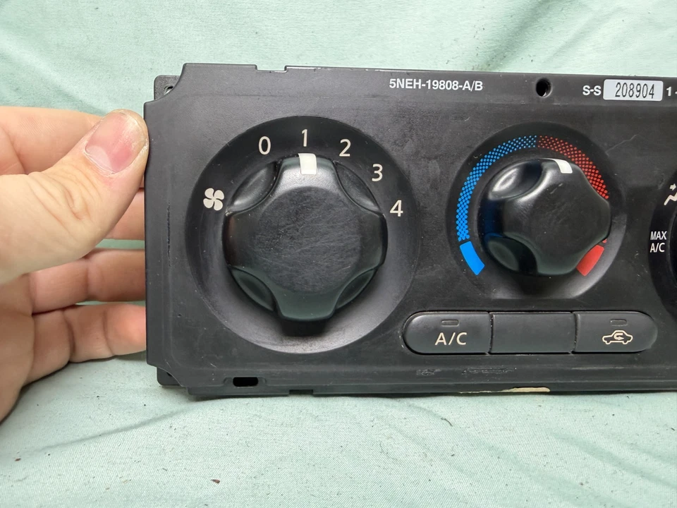 Система управления климат-обогревателем переменного тока Nissan Frontier King Cab 05–10 годов выпуска 27510-EA010 - Изображение 2 из 4