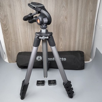 Manfrotto MKCOMPACTADV-BK Compact Advanced Tripod With Bag