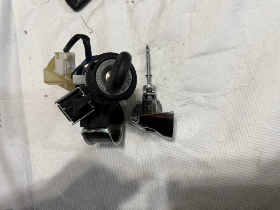 Cilindro de encendido de llave Kia Sorento 2011-2015 y cilindro de puerta con llave OEM Foto 4 de 4