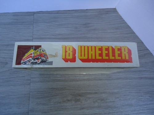 Juego 18 Wheeler 1978 nuevo sellado Thomas R Newton semirremolque plataforma grande novedad regalo - Imagen 3 de 11