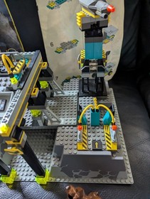 LEGO 4990 Rock Raiders HQ 99.9% complete! w/ manual Good Condition 