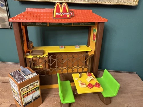 Vintage 1982 Mattel BARBIE LOVES MCDONALD’S Play Set