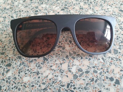 Uptitude Sonnenbrille schwarzes Gestell. Recyceltes Snowboardmaterial.