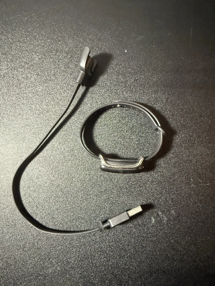 Pulsera táctil Bond Touch recargable de larga distancia plateada/negra Foto 2 de 2