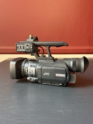 JVC GY-HM100U Professional 3CCD Compact Handheld Camcorder HD Video 3 Batteries