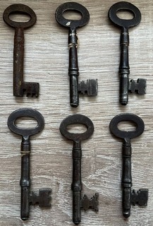 Antique vintage keys x 6 probably iron or steel probably C19th or older