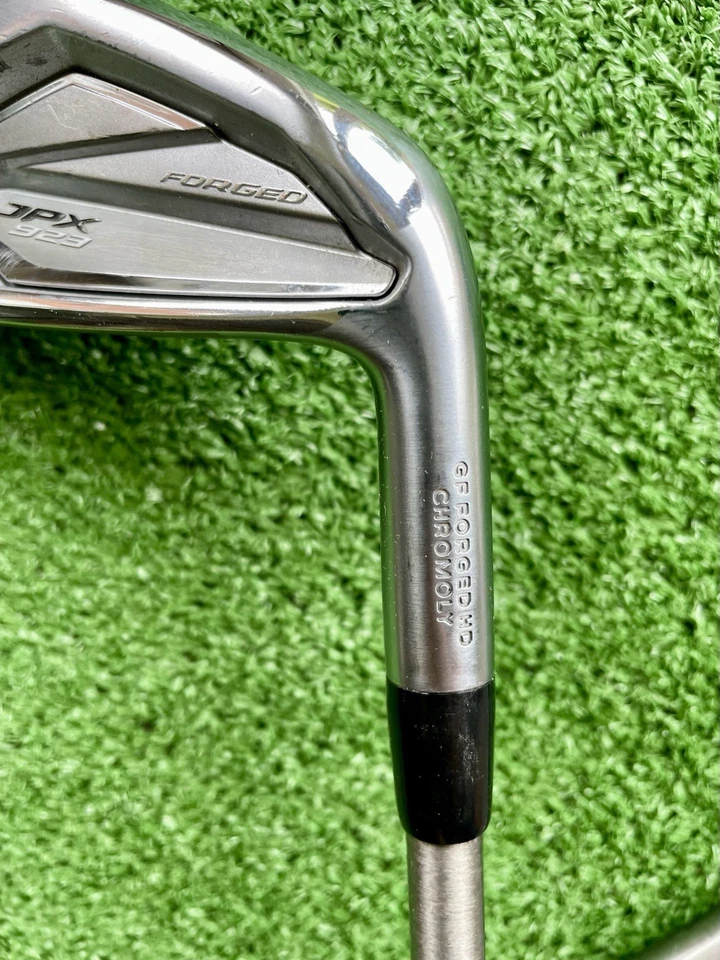 Mizuno JPX923 Forged Irons 5-PW Regular Flex Right Handed Mens Golf Club - Image 3 of 4