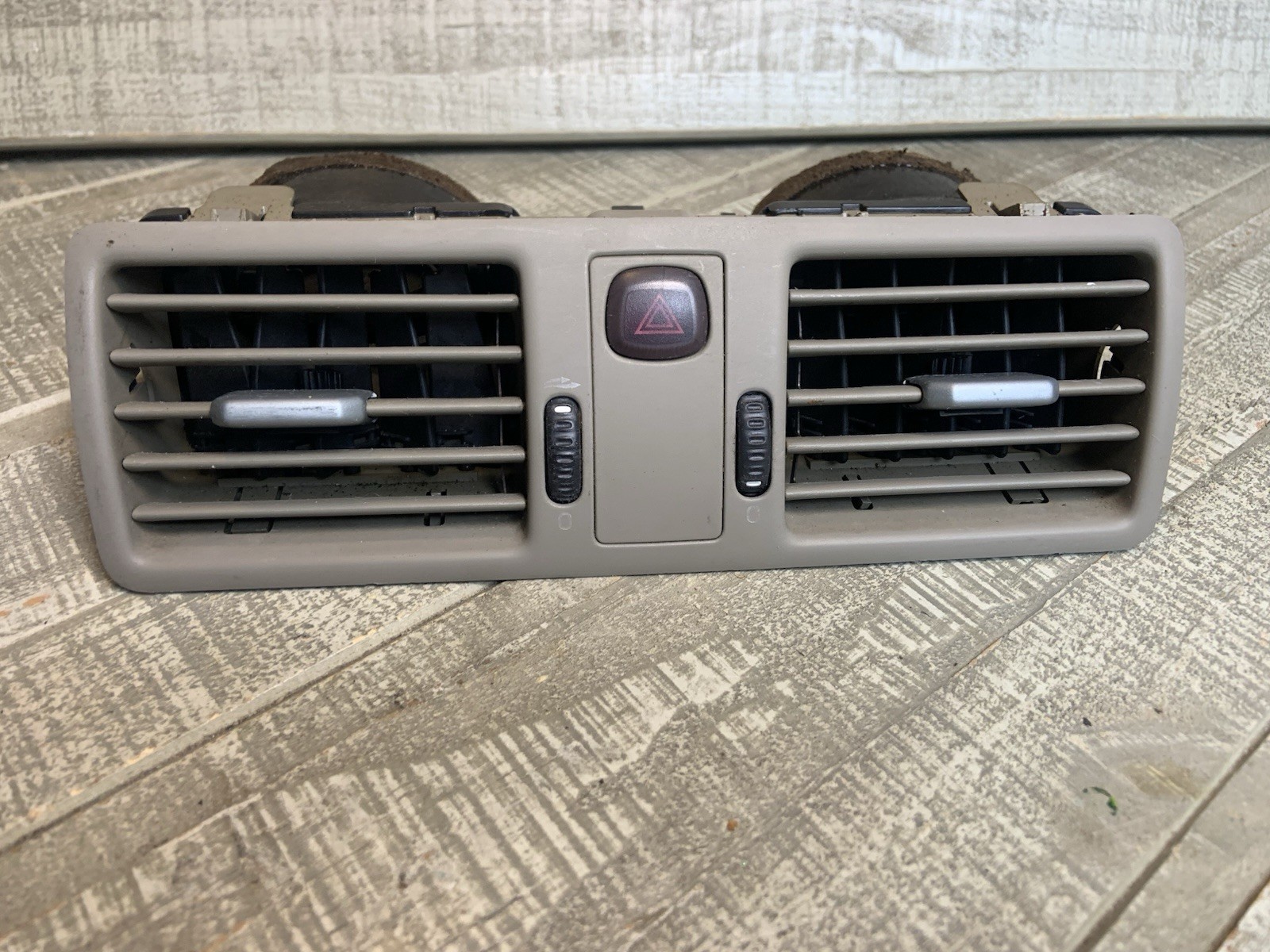 2003-2014 Volvo XC90 BEIGE TAN Center Dash AC Heater Air Vents Trim Panel OEM