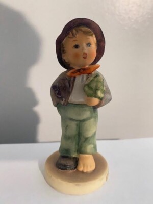 Goebel ''Lost Stocking'' Figurine W. Germany Read Desc