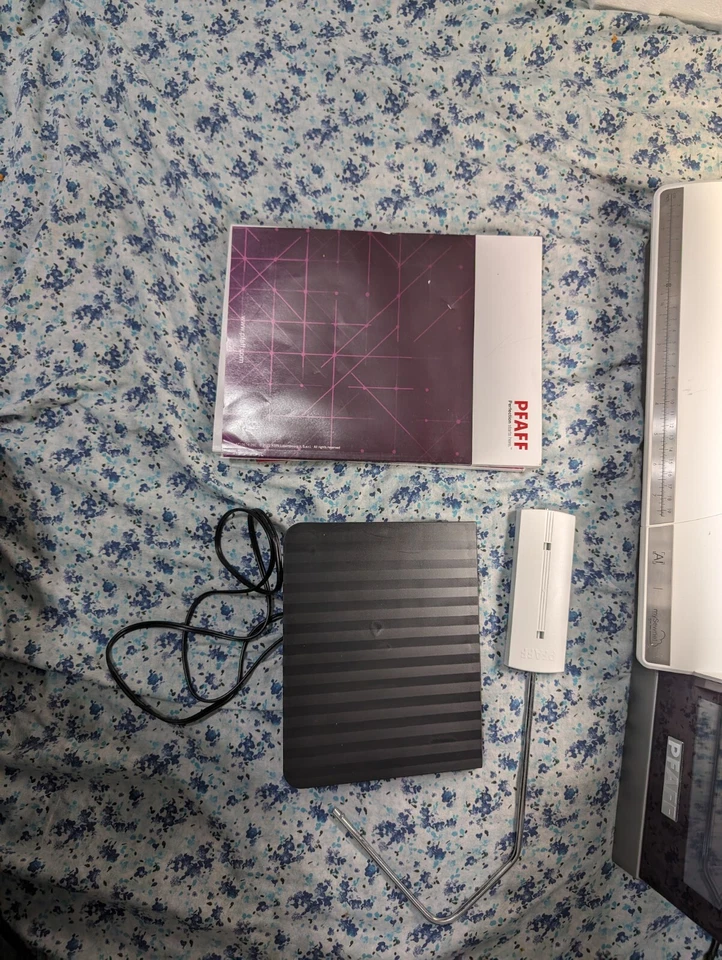 Pfaff creative icon 2 no Embroidery Unit , has run only 10 hrs - Image 4 of 4