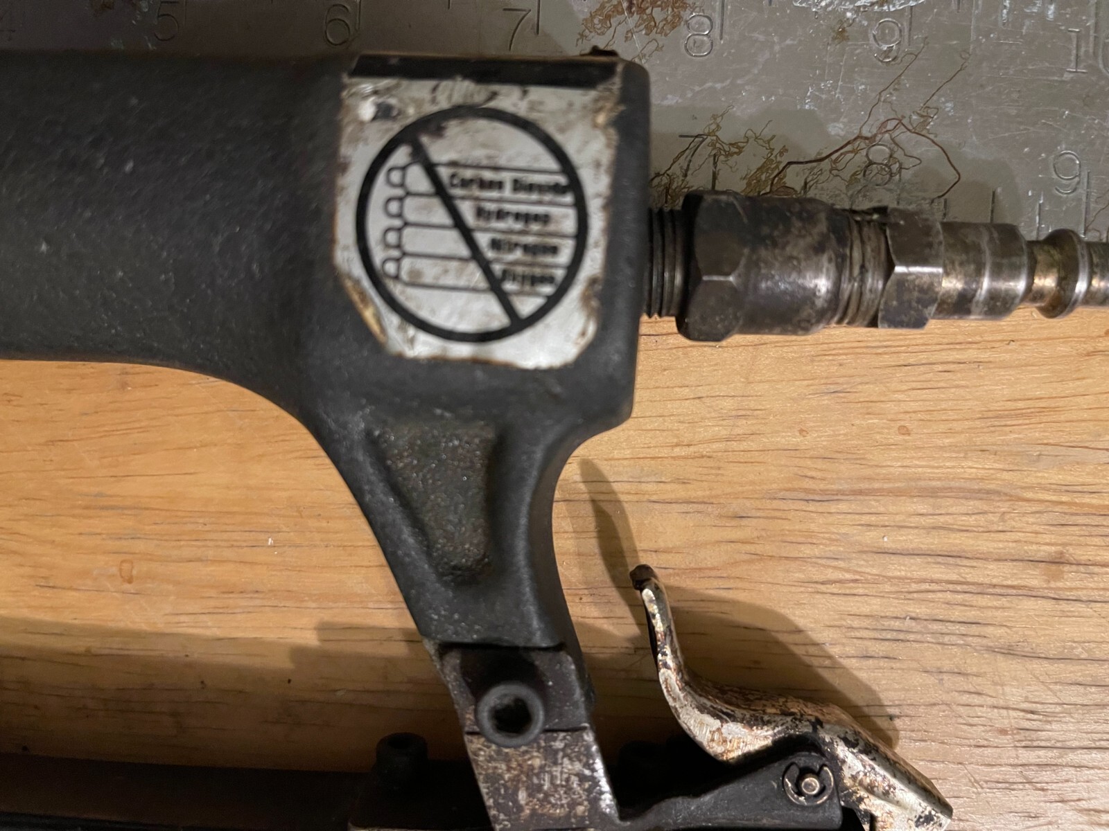 Campbell Hausfeld Professional Model NB0030 Finishing / Brad Nailer