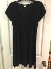 Lia Lee Women’s Little Black Dress Knit Cap Sleeve Scoop Neck Size Medium EUC