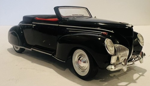 Signature 1939 Lincoln Zephyr Convertible BLACK 1:32 Scale - Picture 7 of 9