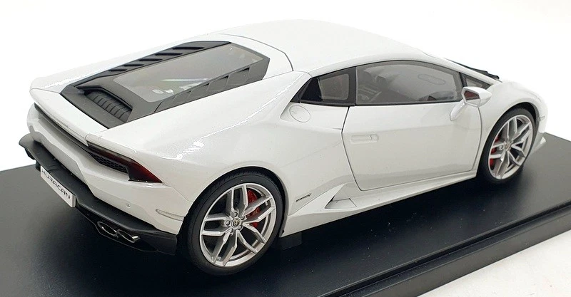 Autoart 1/18 Scale Diecast 74602 - Lamborghini Huracan LP610-4 - Metallic White - Image 2 of 4