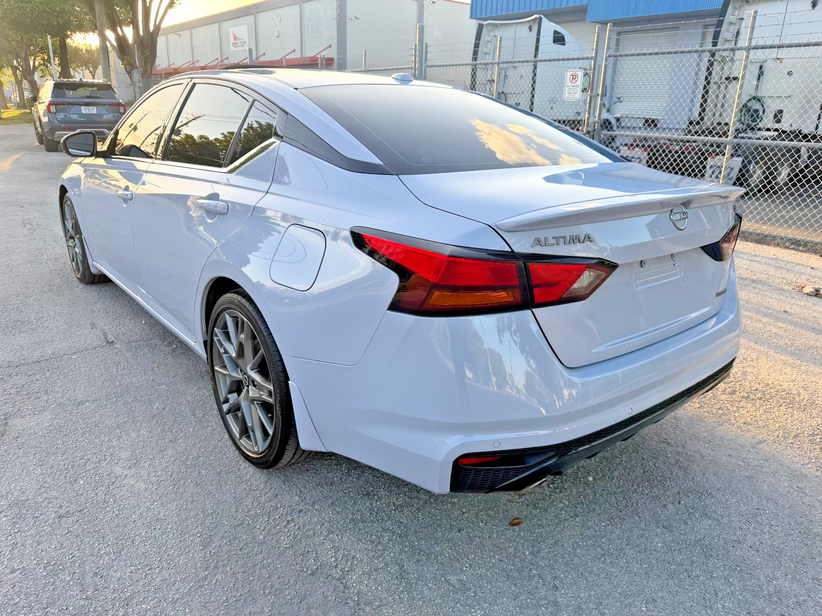 Nissan Altima - Image 15