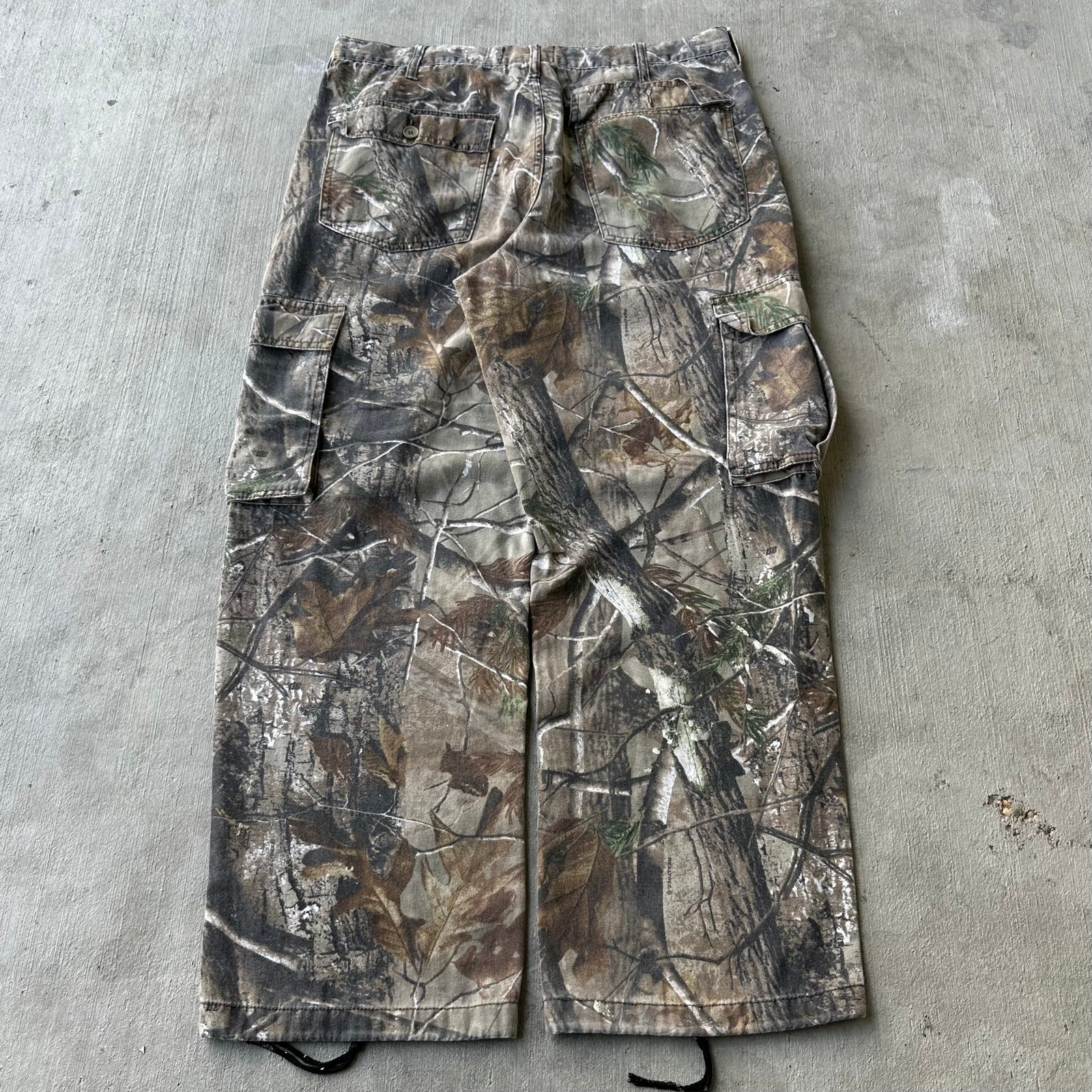 Vintage Y2K Realtree camo work wear hunting pants