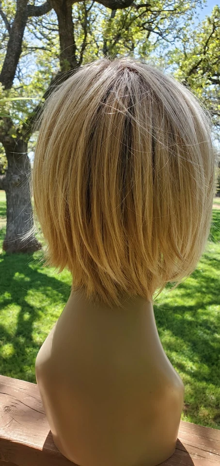 Bob con flecos coquetos Hairdo en 14/88 Foto 3 de 4