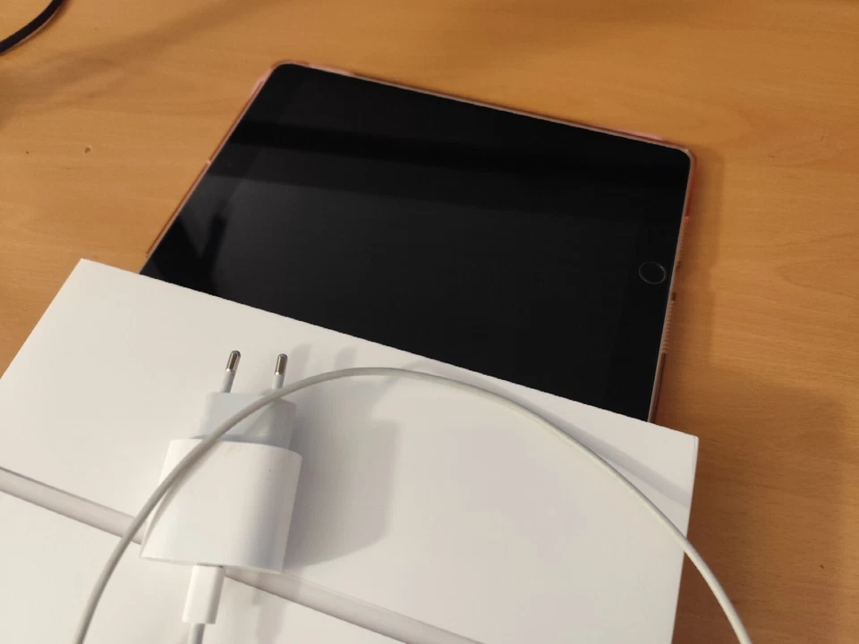 Apple iPad (9th generation) · 64GB · Wi-Fi, foto 4 de 4