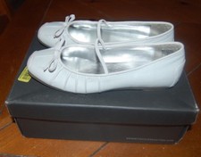 Kenneth Cole Reaction Let It Bow Girls White Flats Slip-On With Strap Size 3