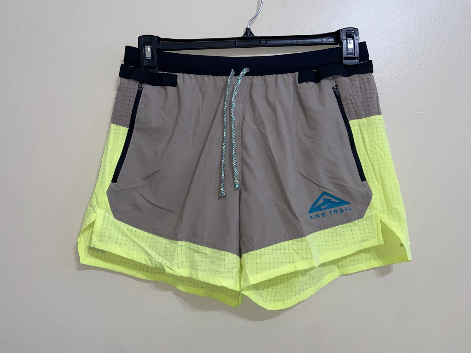 Nike Flex Stride 5” Trail Running Shorts Light Lemon Twist Men L DN4480-736 NEW
Opens in a new windo