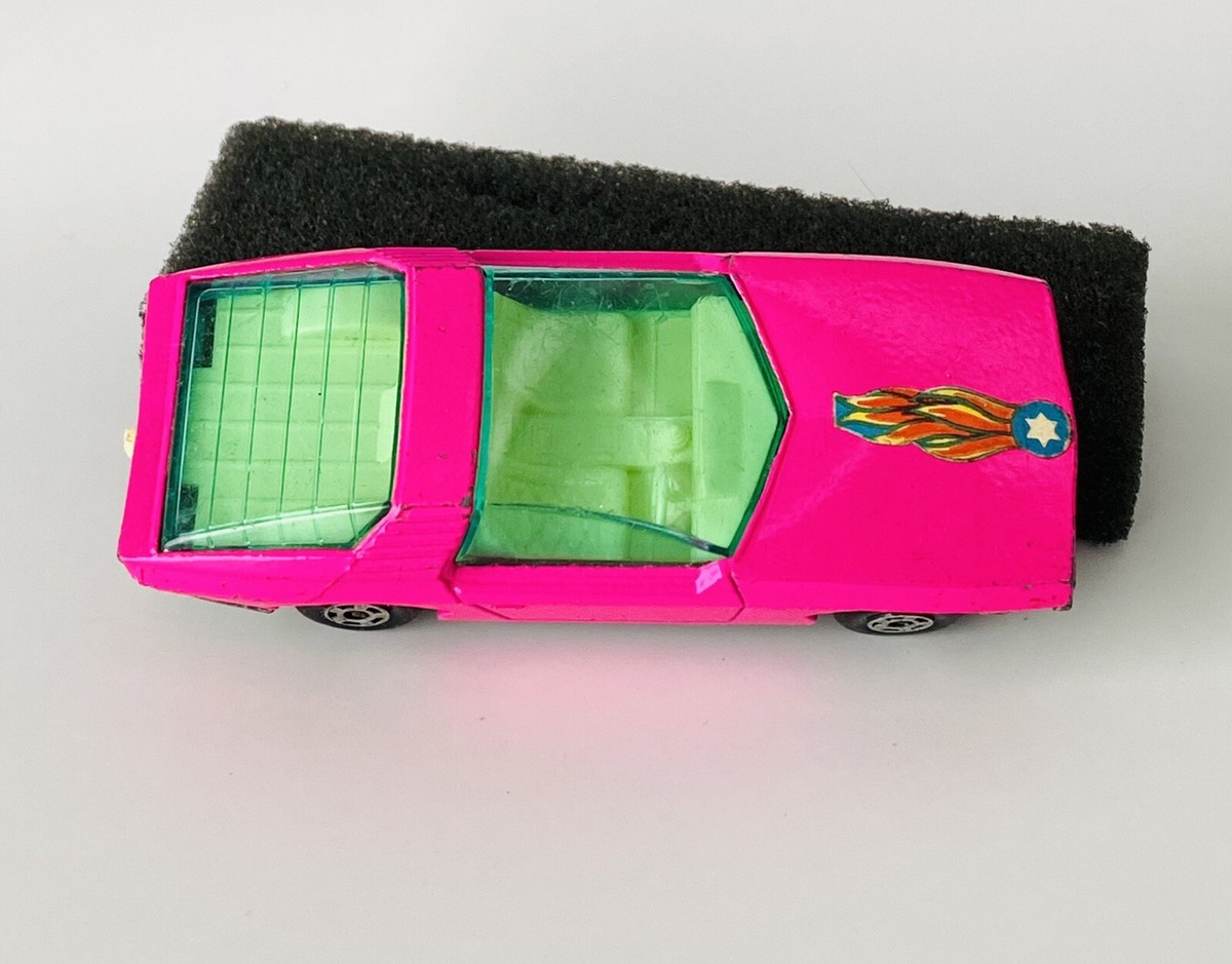 Matchbox Superfast ~ No. 40 Vauxhall Guildsman (1971) - Hot