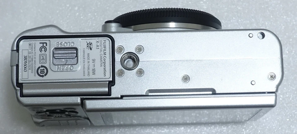 "Mint" Fujifilm X Series X-A1 Digital Camera Premium White with Lens 16-50mm - Image 4 of 4