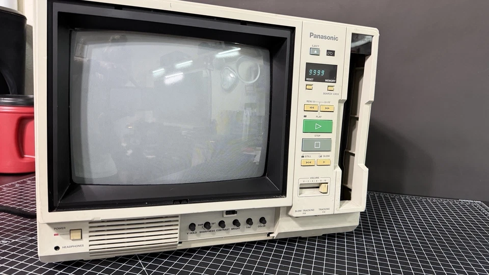 Reproductor VHS monitor CRT Panasonic AG-500R Foto 2 de 4