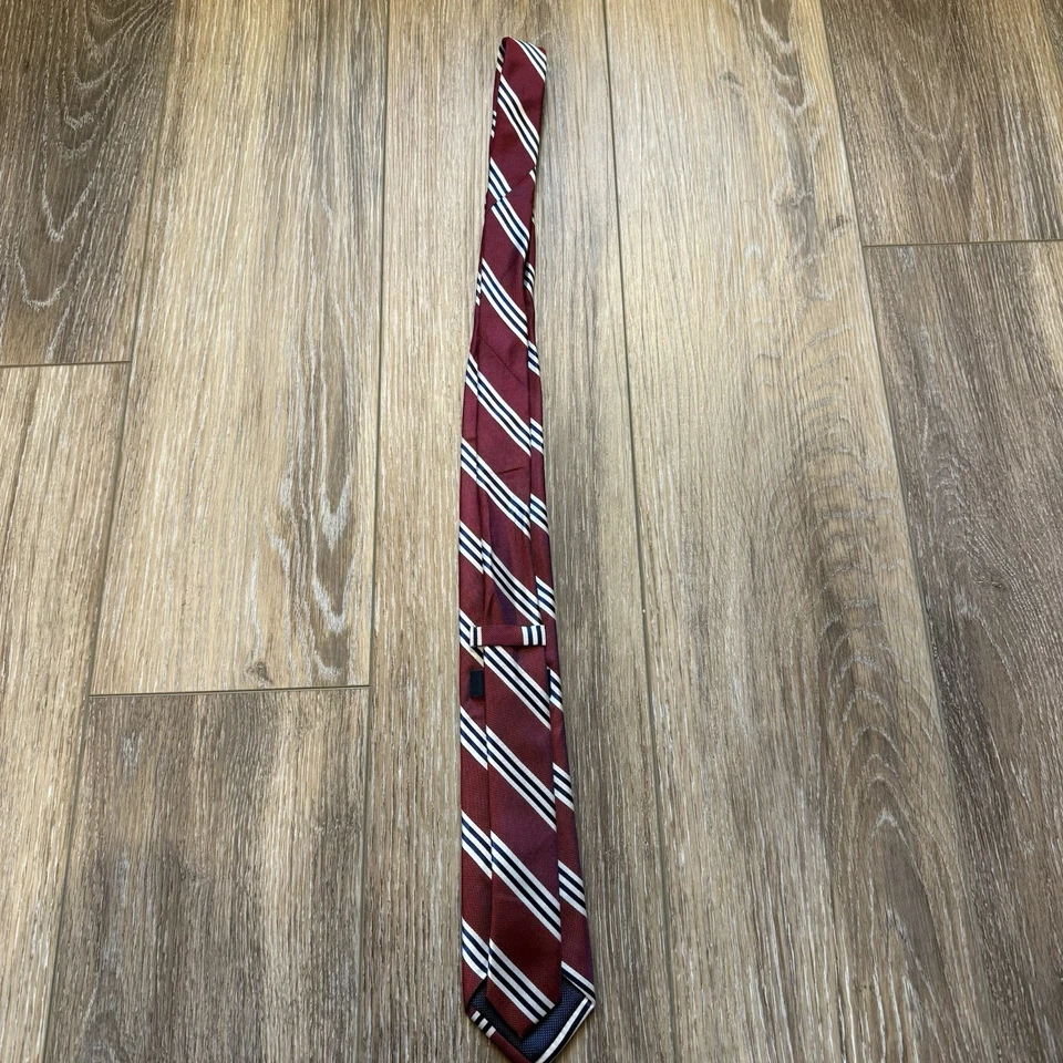 Галстук мужской Nautica красный белый и синий в полоску 56 дюймов в длину и 3 дюйма в ширину опрятный - Изображение 4 из 4