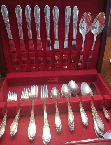 Wm. Rose IS Stainless Silver, 8 Place Settings, 52 Pieces, Burgundy Champagne  - Picture 1 of 4