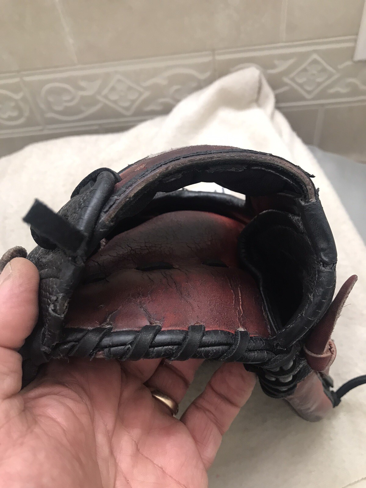 Wilson A2000 1786 Fully Relaced 11.5&rdquo; Pro-Stock Baseball Glove Right Hand Throw