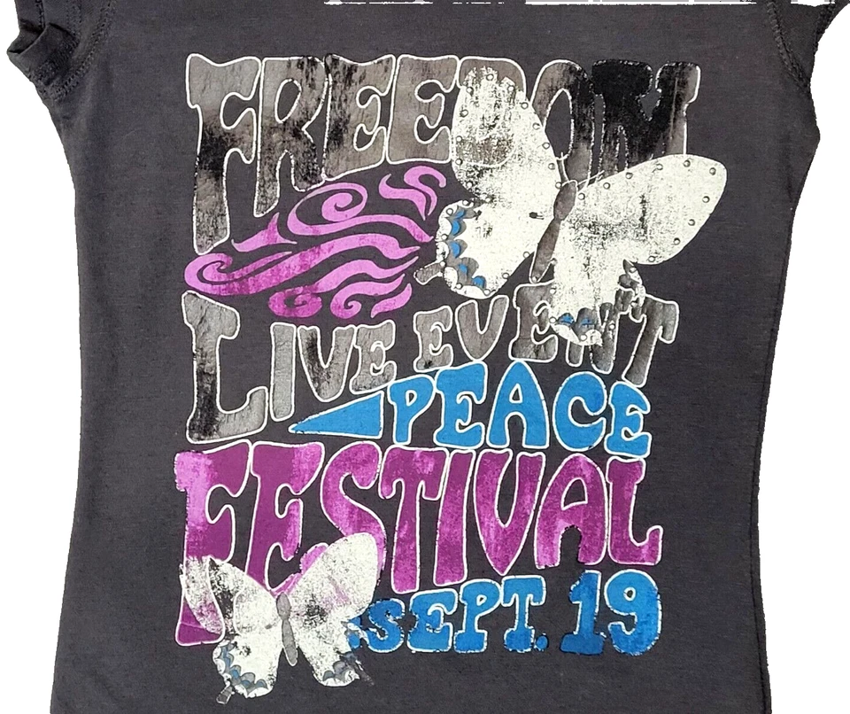 Camiseta Mossimo Supply Co Meninas Manga Curta Cinza Freedom Festival Tamanho Pequeno - Imagem 2 de 4