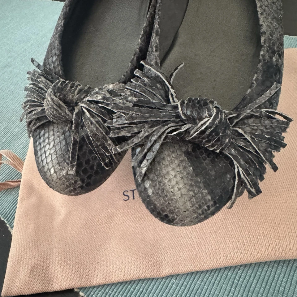 Zapatos planos para mujer Stuart Weitzman negros texturizados talla 8,5 Foto 3 de 4