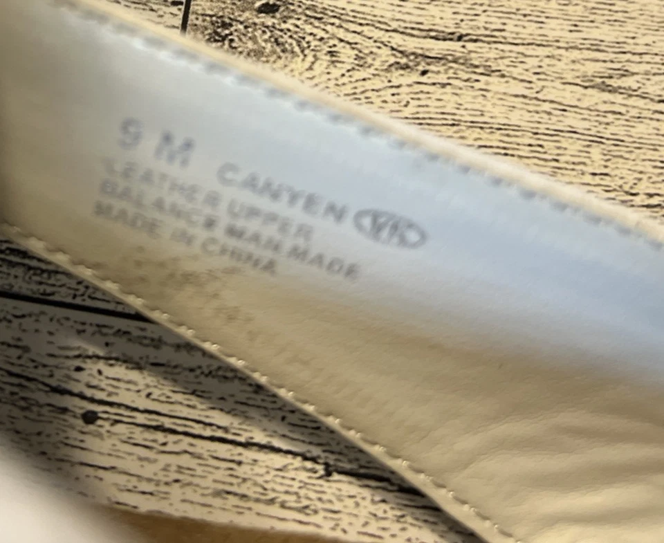 Zapatos cerrados mujer aerosoles talla 9m. Correas superiores de cuero blanco Foto 4 de 4