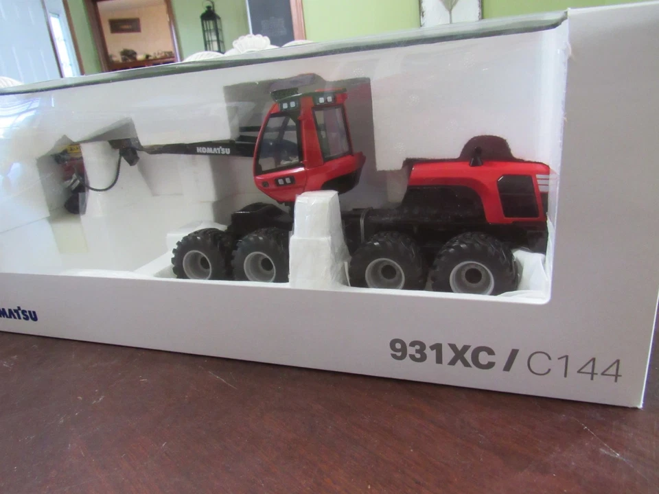 FIRST GEAR 1/32 KOMATSU 931XC/C144 LOGGING HARVESTER - NIB - NEVER DISPLAYED - Image 2 of 4