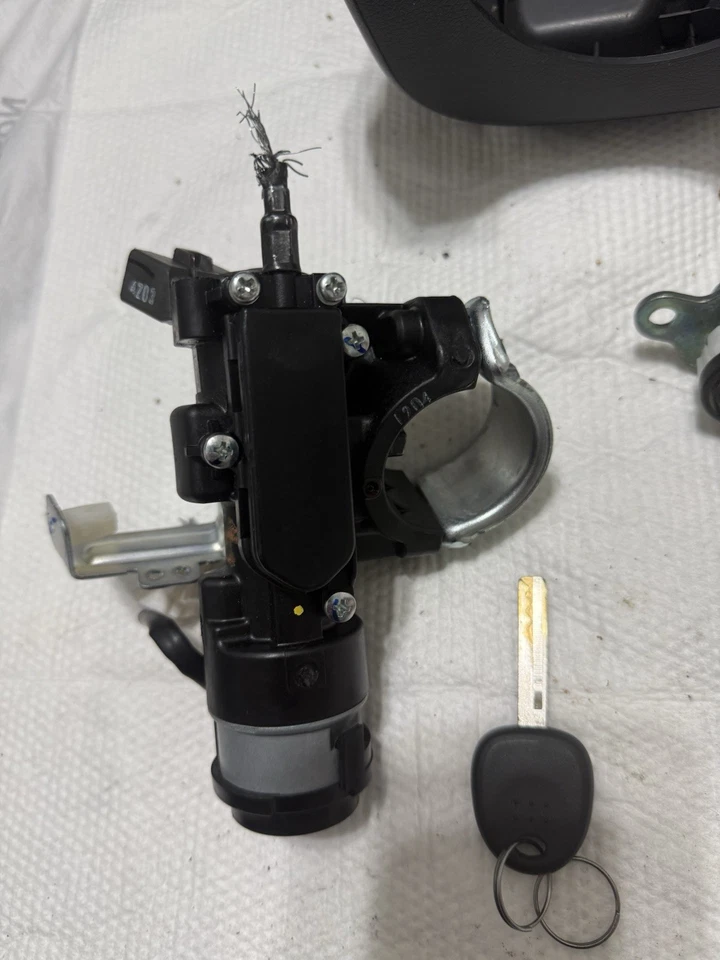 Hyundai Accent 2012-2017 llave cilindro de encendido y puerta lateral/baúl/cubierta Foto 2 de 4